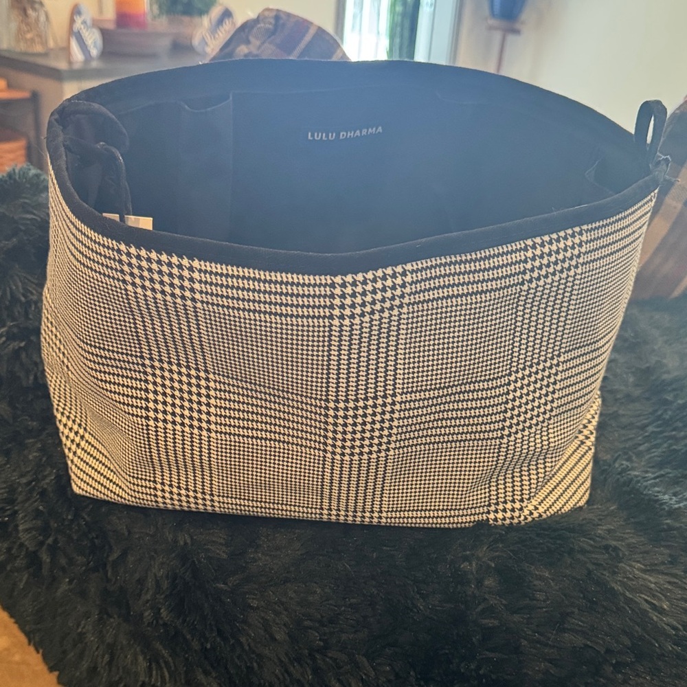 Lulu Dharma Plaid Tote Bag in Black & White